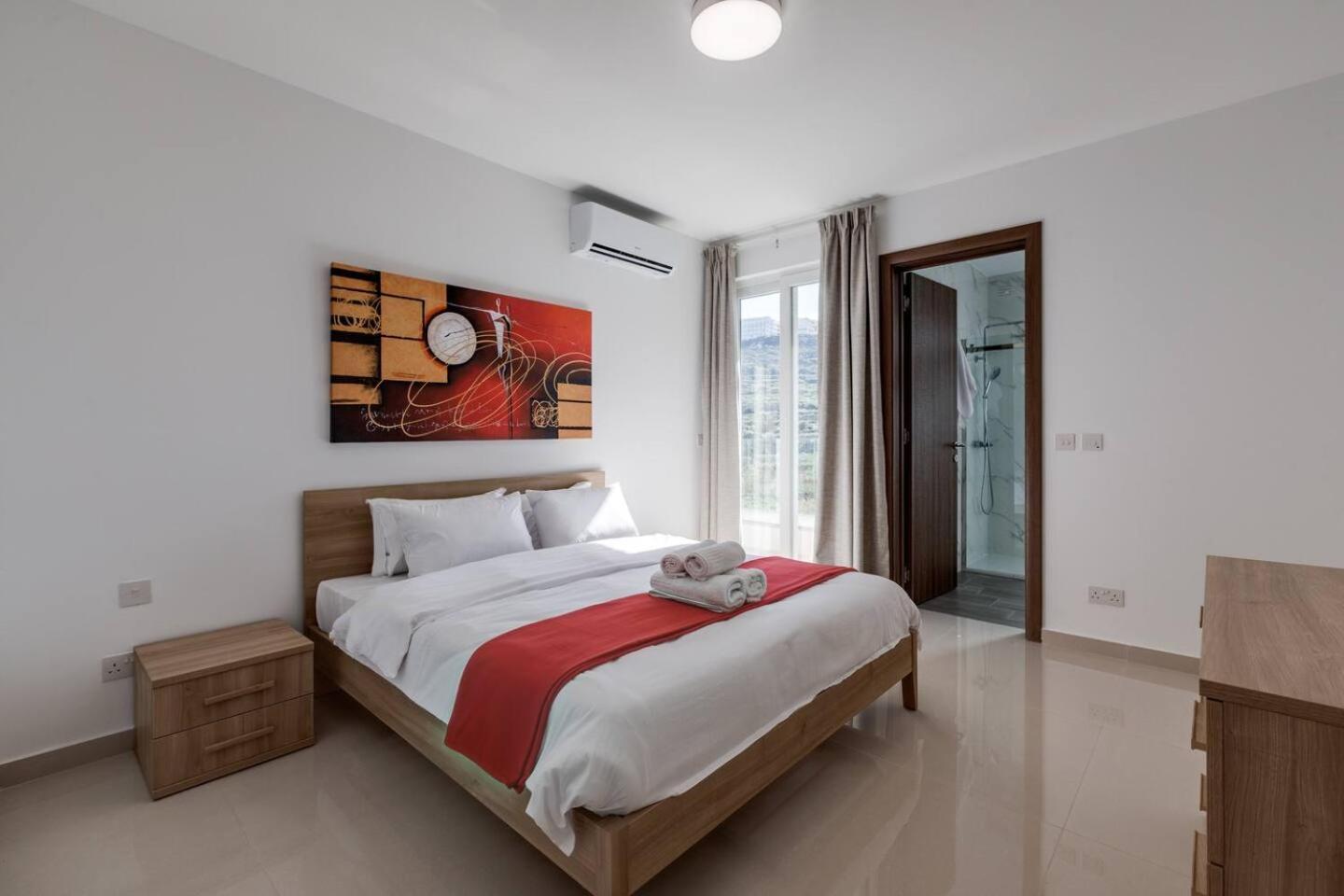 9Ten11 Seafront By Homely เมลลิฮา ภายนอก รูปภาพ