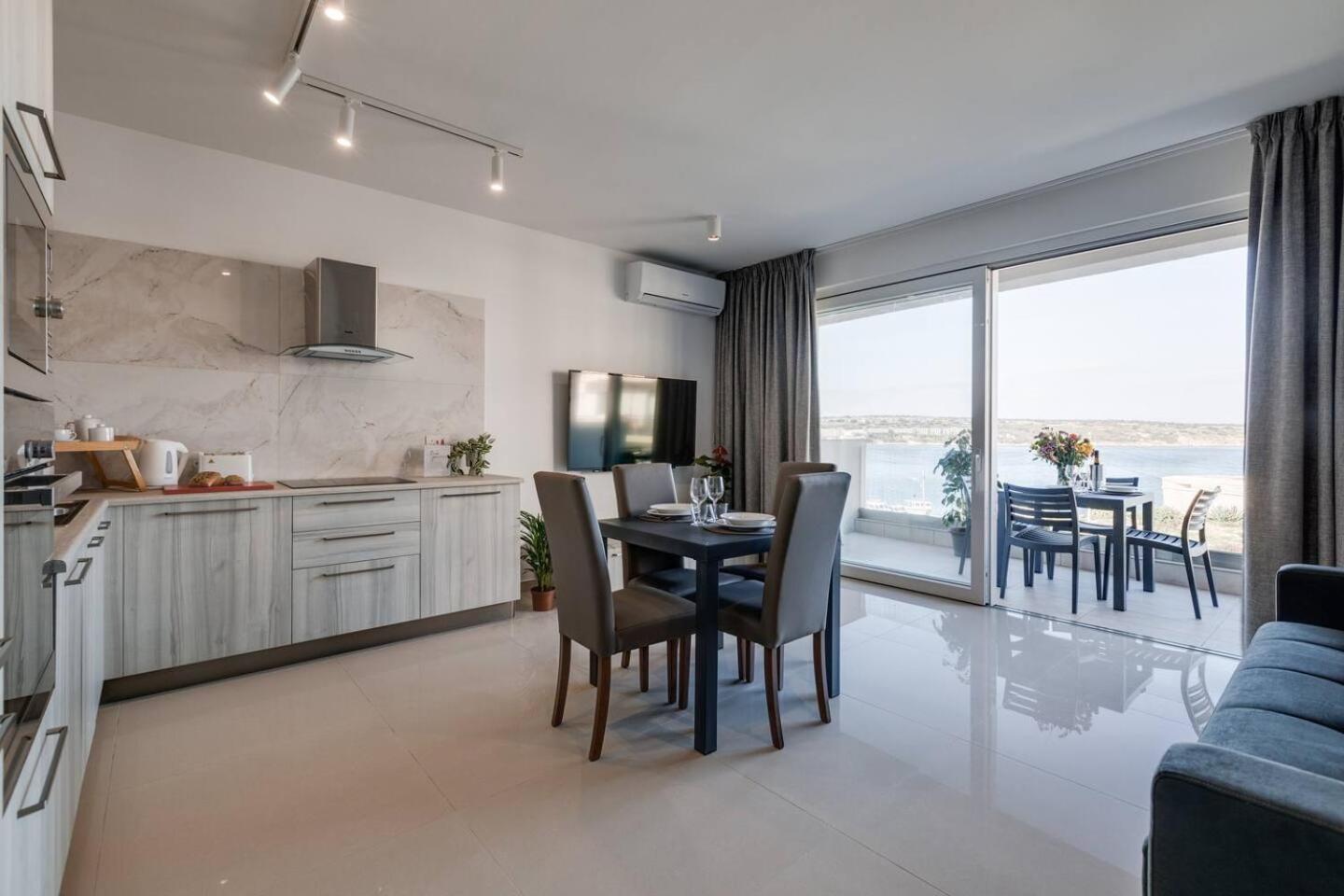 9Ten11 Seafront By Homely เมลลิฮา ภายนอก รูปภาพ