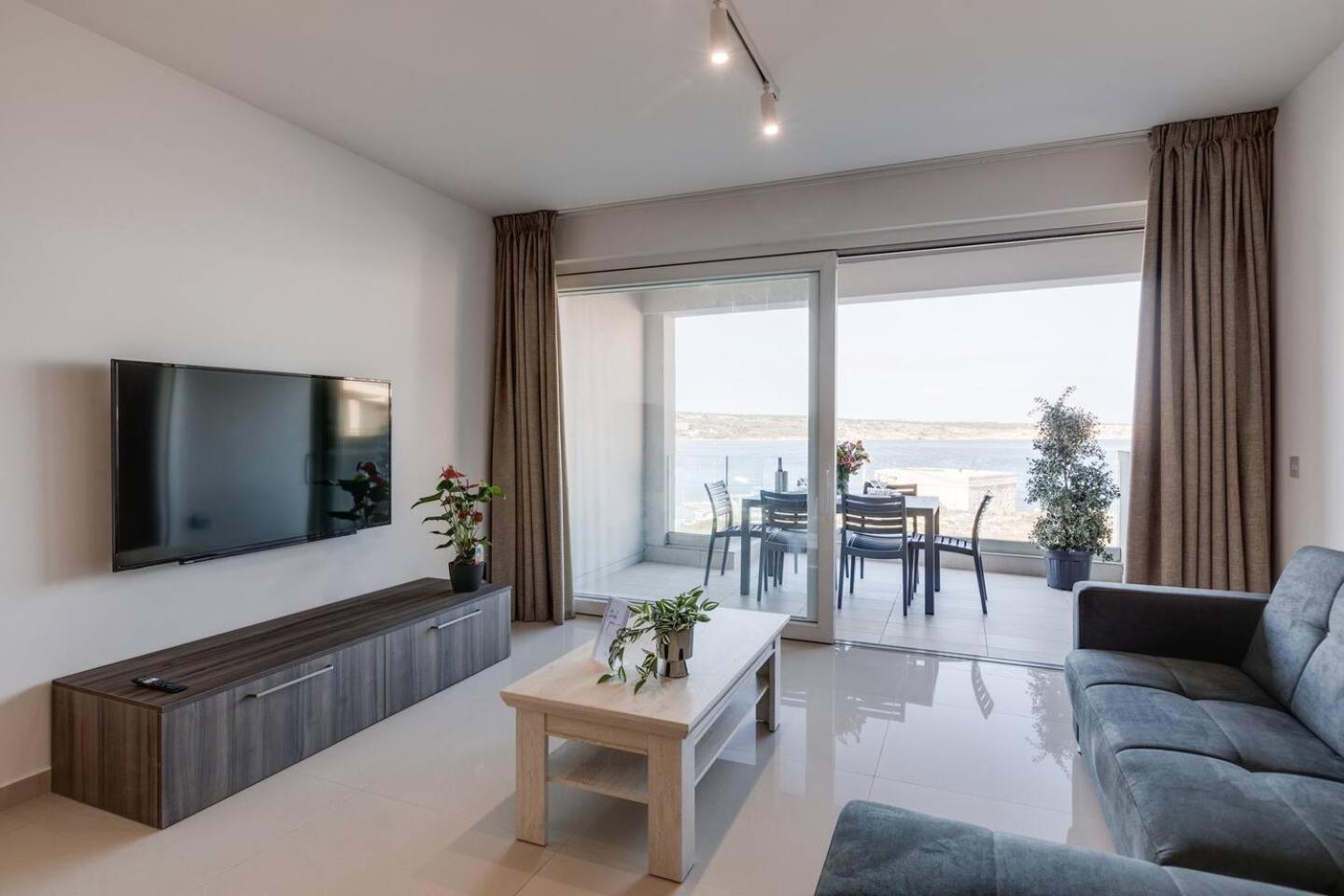 9Ten11 Seafront By Homely เมลลิฮา ภายนอก รูปภาพ