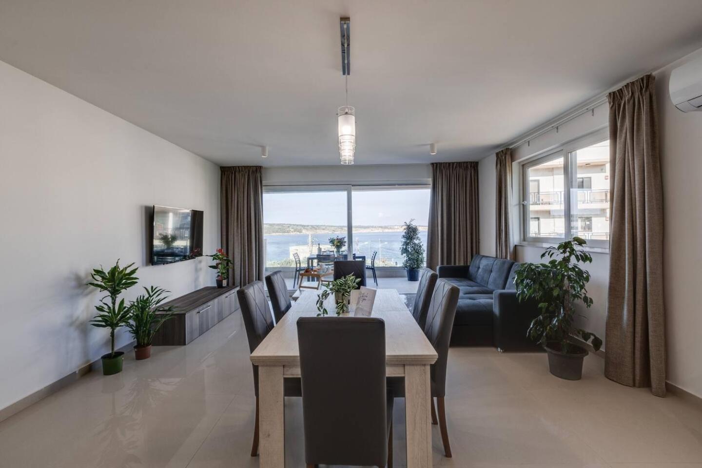 9Ten11 Seafront By Homely เมลลิฮา ภายนอก รูปภาพ