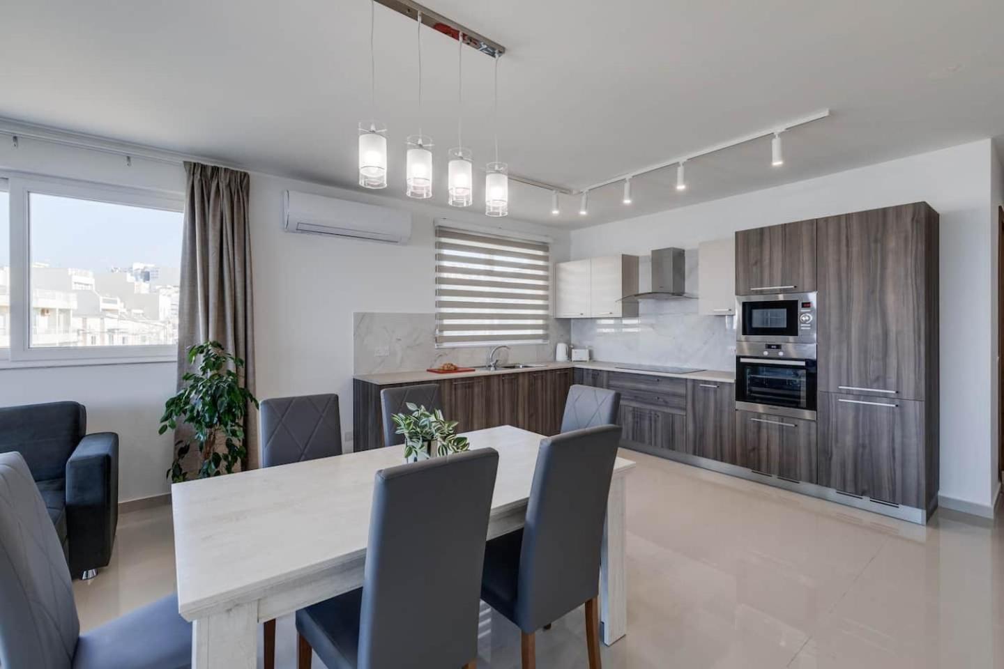9Ten11 Seafront By Homely เมลลิฮา ภายนอก รูปภาพ