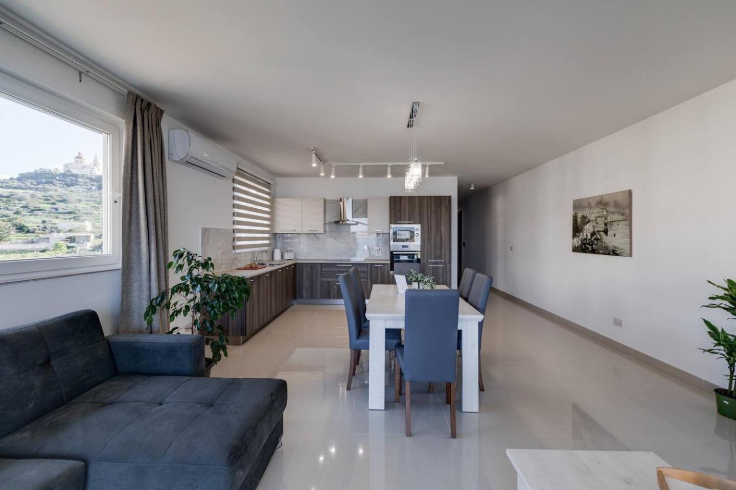 9Ten11 Seafront By Homely เมลลิฮา ภายนอก รูปภาพ